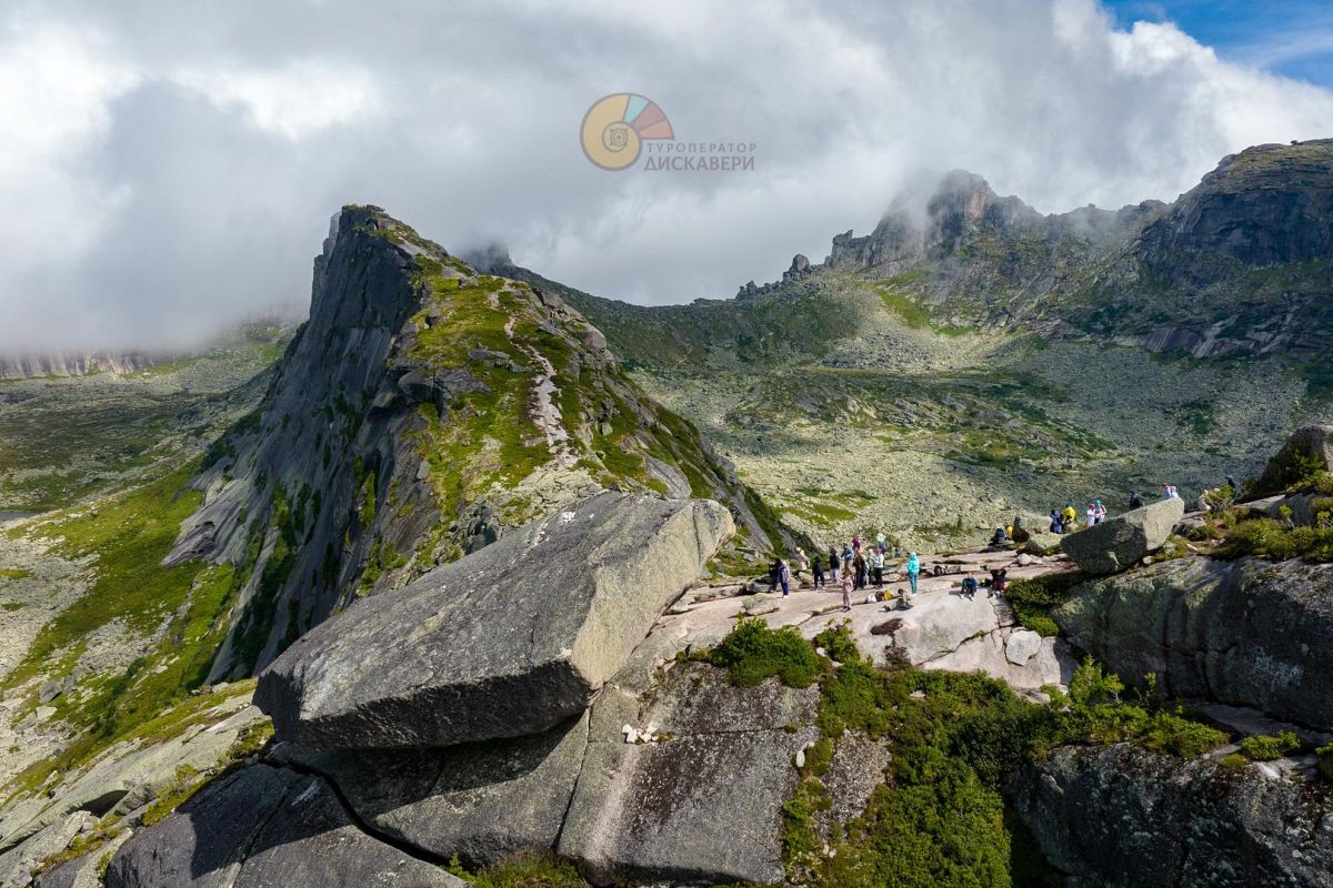 Висячий камень в парке "Ергаки"