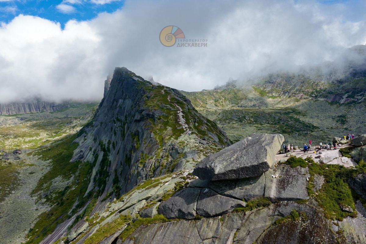 Тур выходного дня в природный парк «Ергаки»: посещение Висячего камня и Каменного города, без рюкзаков