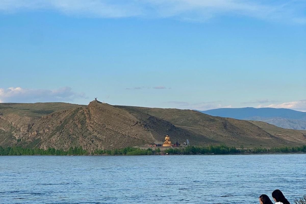 Енисей с видом на статую Будды