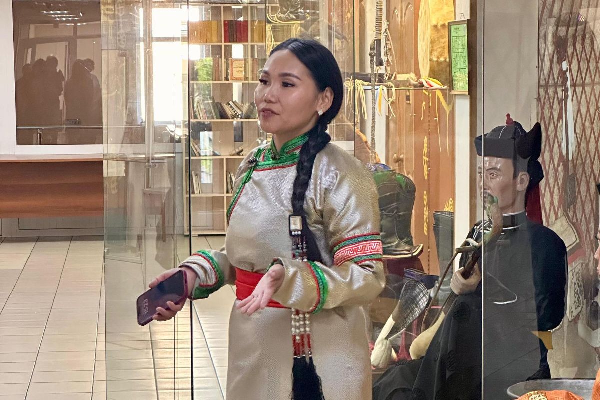 Самый красивый экскурсовод для вас)